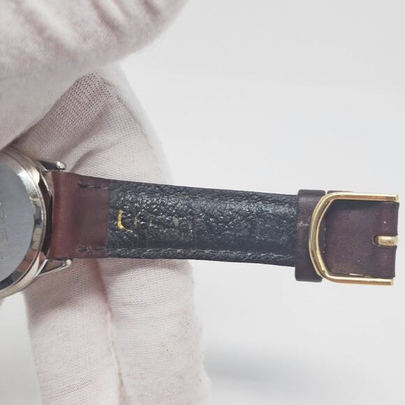 Rare Disney X Lorus Goofy Slipping on a Banana Watch H2F - Picture 7 of 12